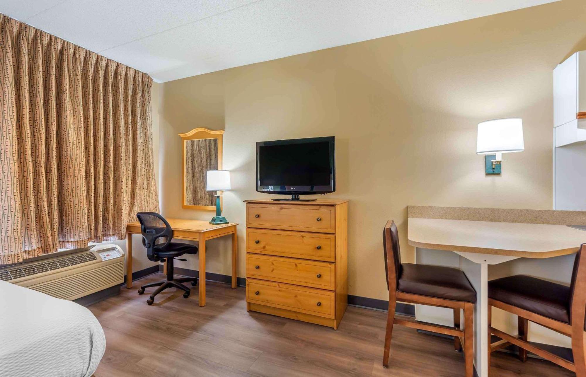 Extended Stay America Select Suites - Chicago - Lombard - Oakbrook Oakbrook Terrace Buitenkant foto