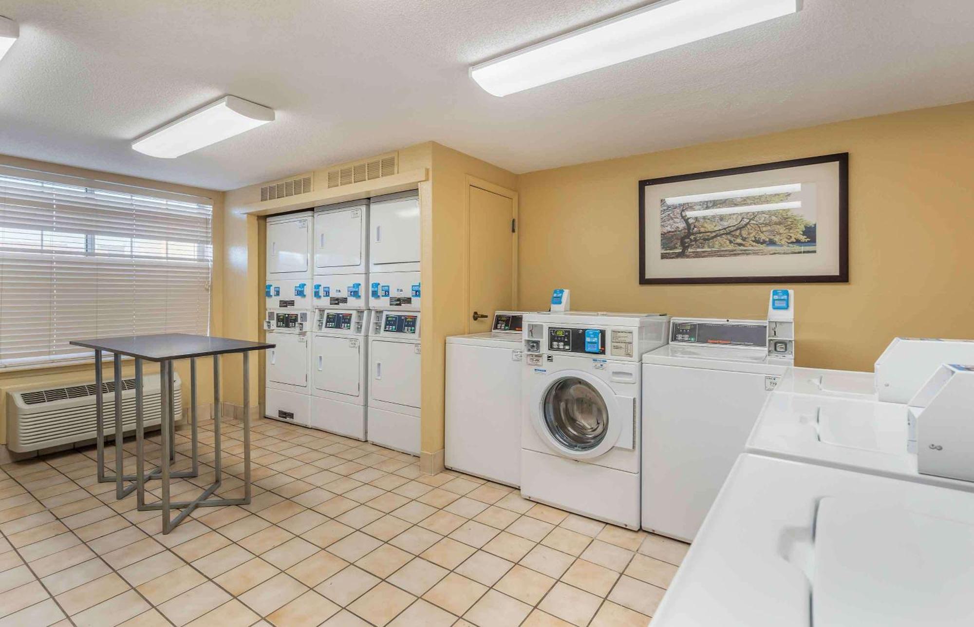 Extended Stay America Select Suites - Chicago - Lombard - Oakbrook Oakbrook Terrace Buitenkant foto