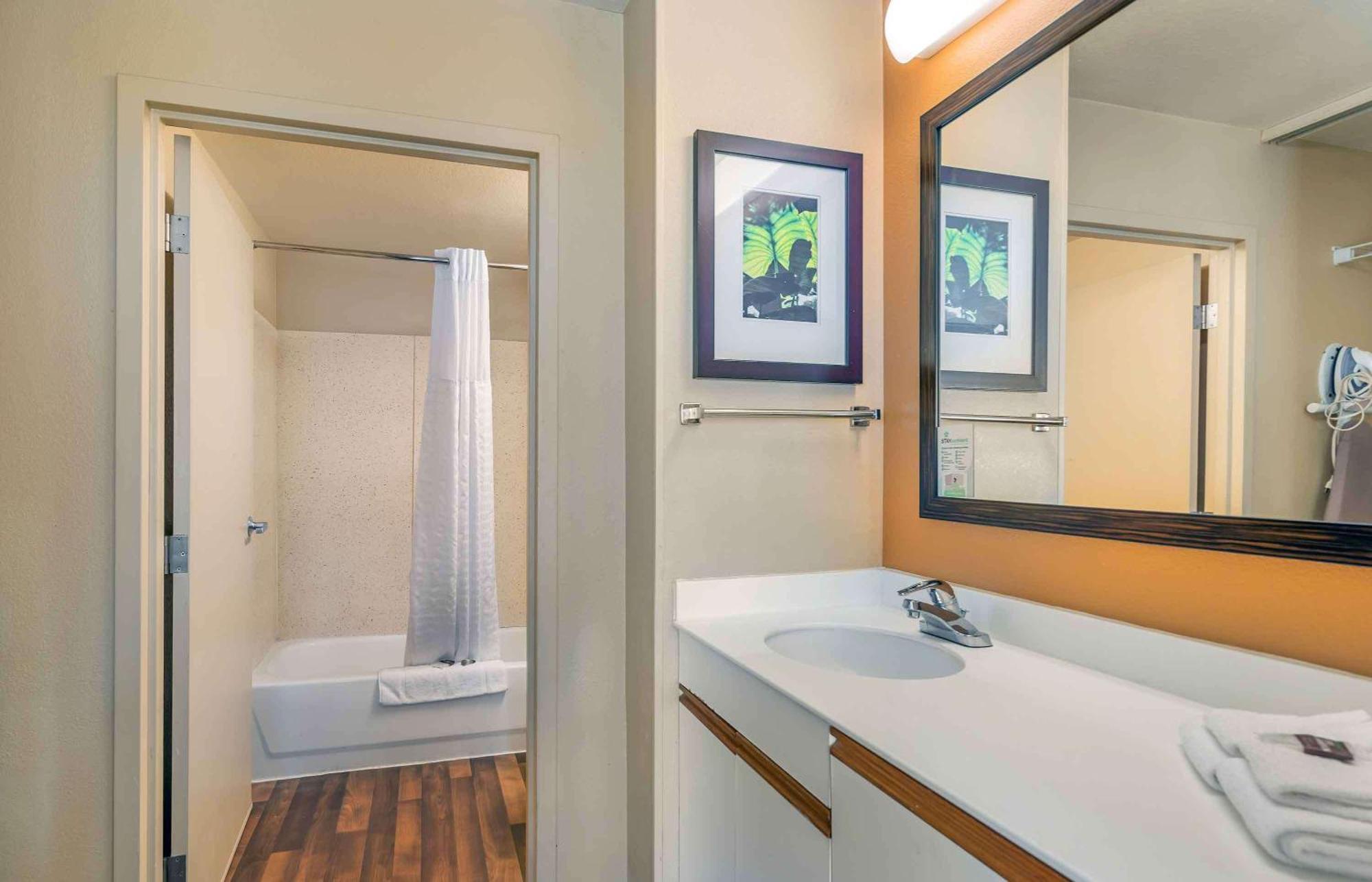 Extended Stay America Select Suites - Chicago - Lombard - Oakbrook Oakbrook Terrace Buitenkant foto