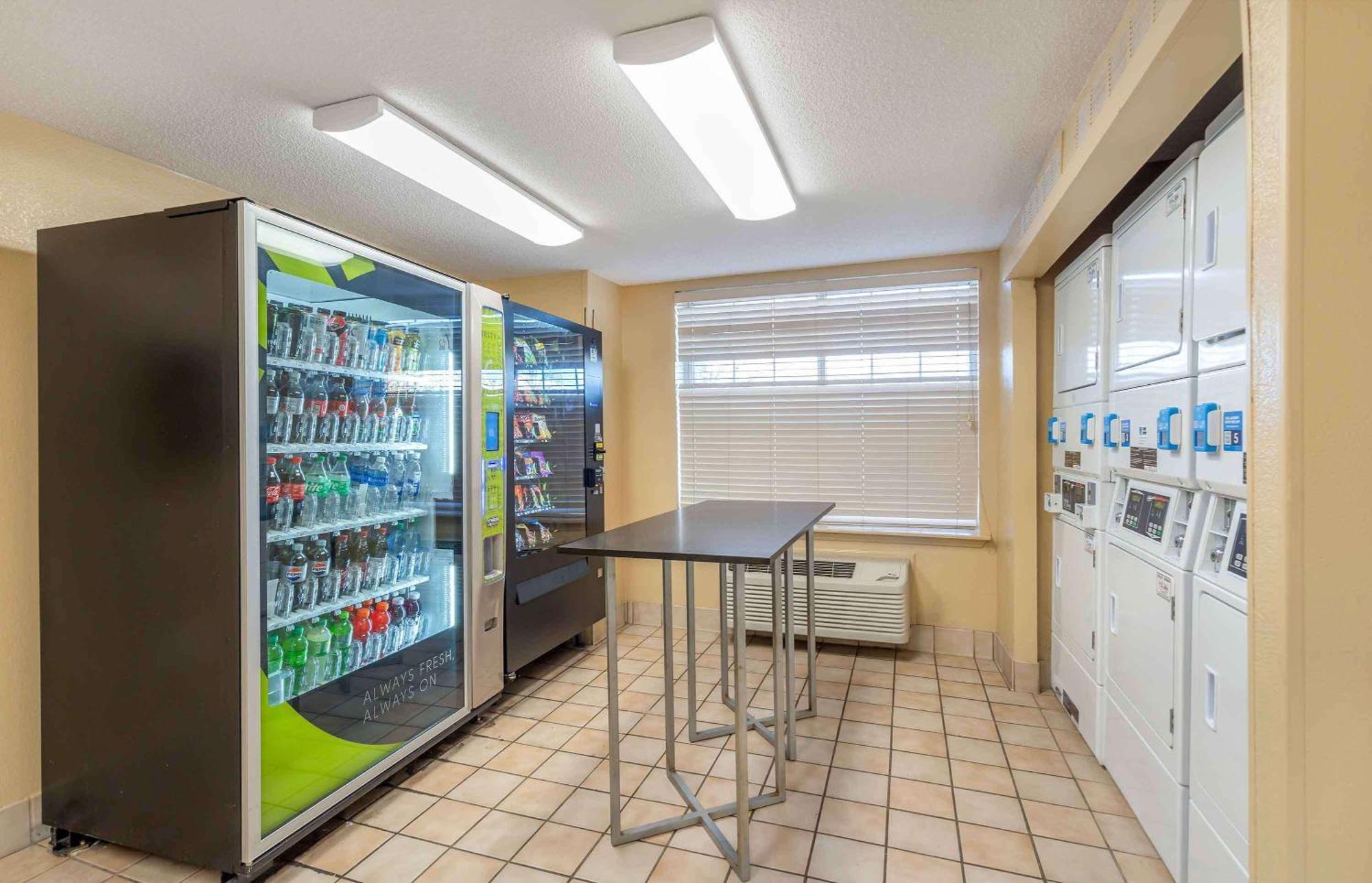 Extended Stay America Select Suites - Chicago - Lombard - Oakbrook Oakbrook Terrace Buitenkant foto