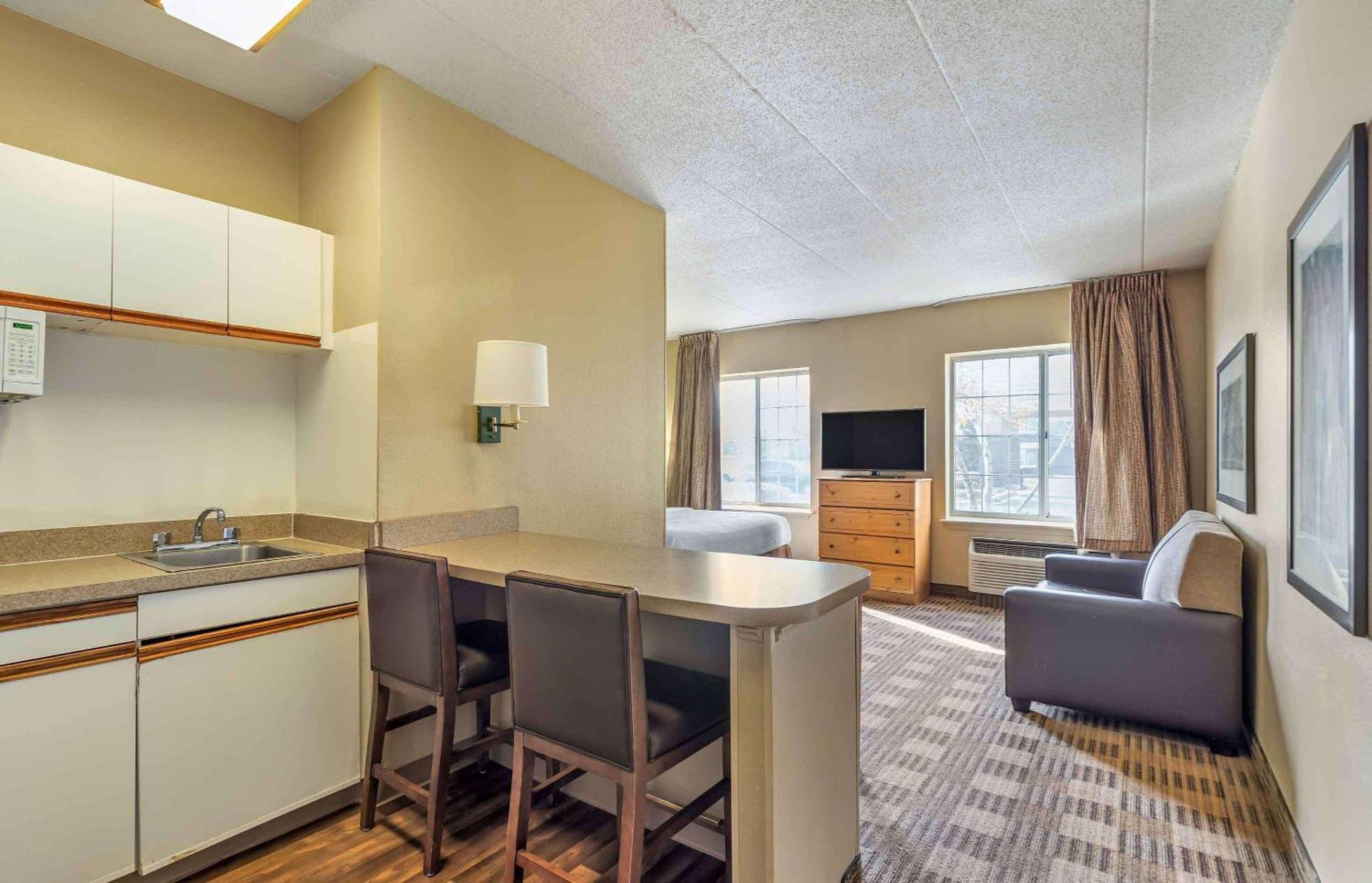 Extended Stay America Select Suites - Chicago - Lombard - Oakbrook Oakbrook Terrace Buitenkant foto