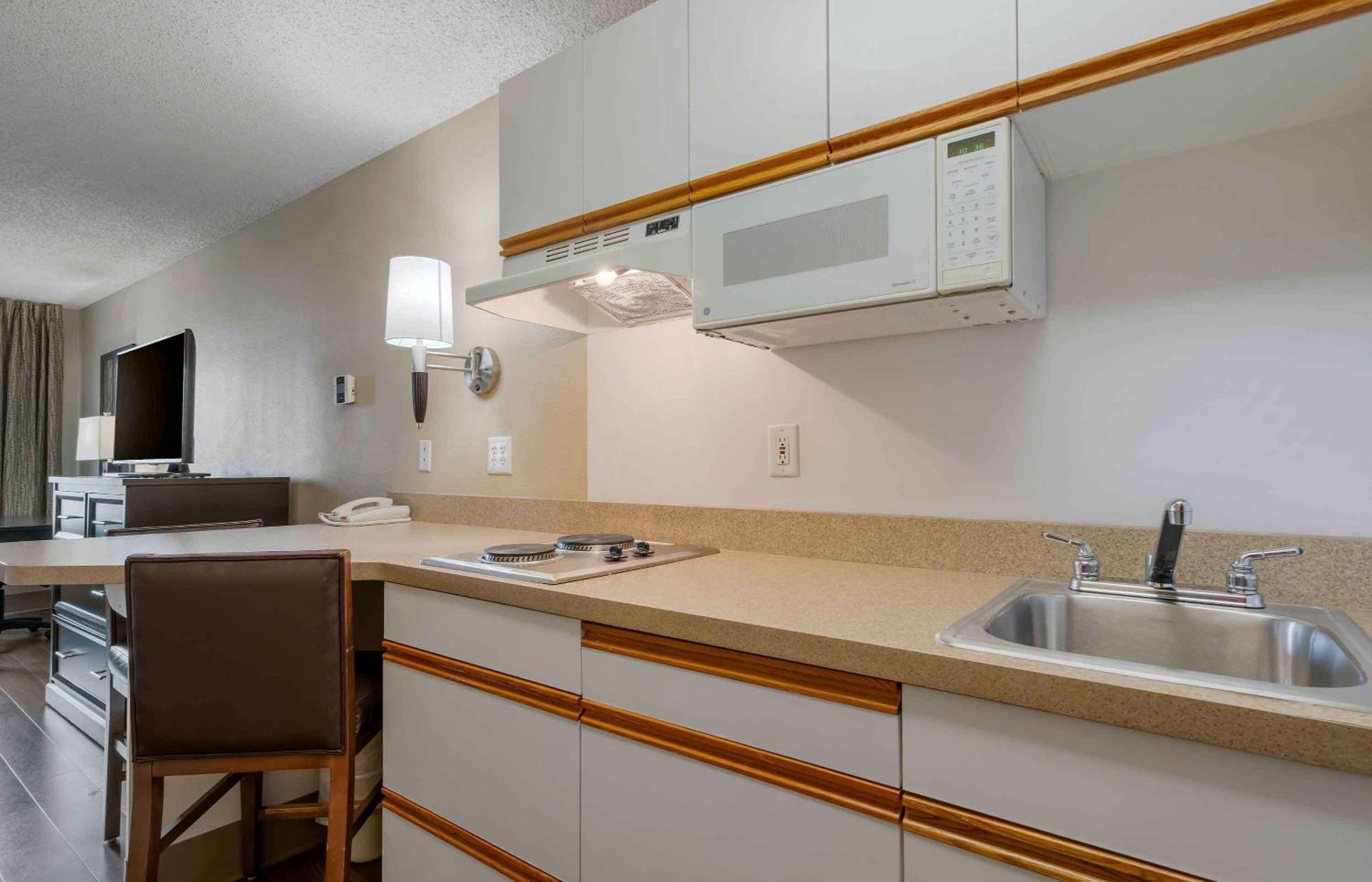 Extended Stay America Select Suites - Chicago - Lombard - Oakbrook Oakbrook Terrace Buitenkant foto