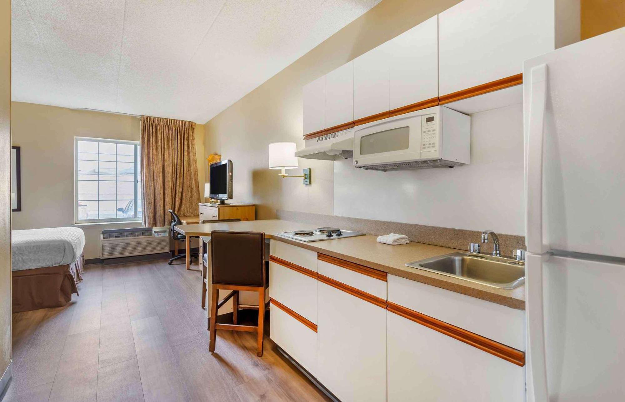 Extended Stay America Select Suites - Chicago - Lombard - Oakbrook Oakbrook Terrace Buitenkant foto