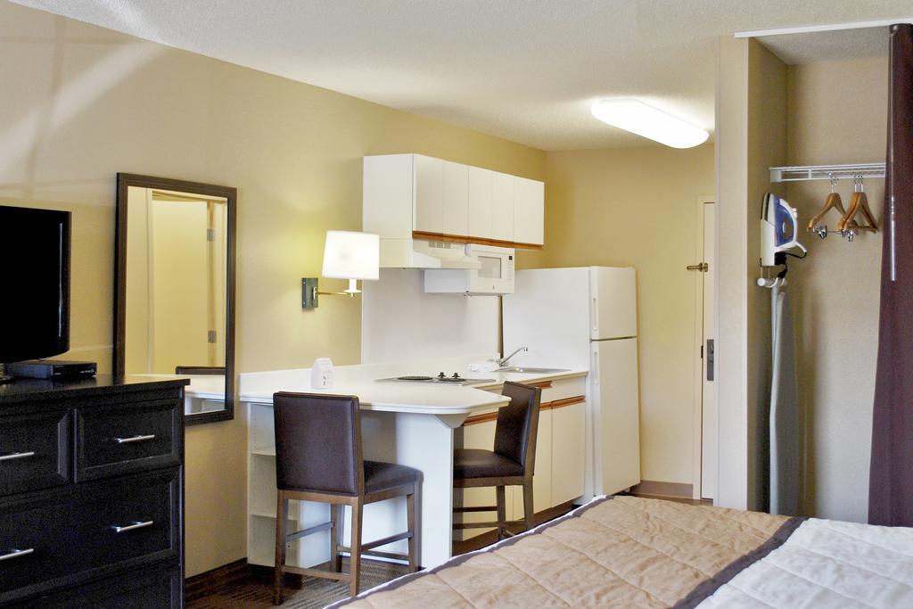 Extended Stay America Select Suites - Chicago - Lombard - Oakbrook Oakbrook Terrace Buitenkant foto